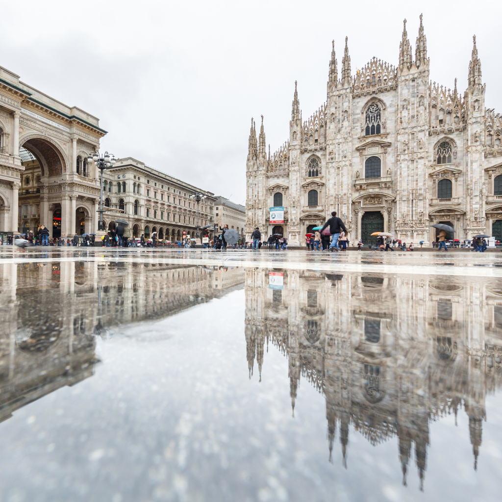Миланский собор на площади, Италия 