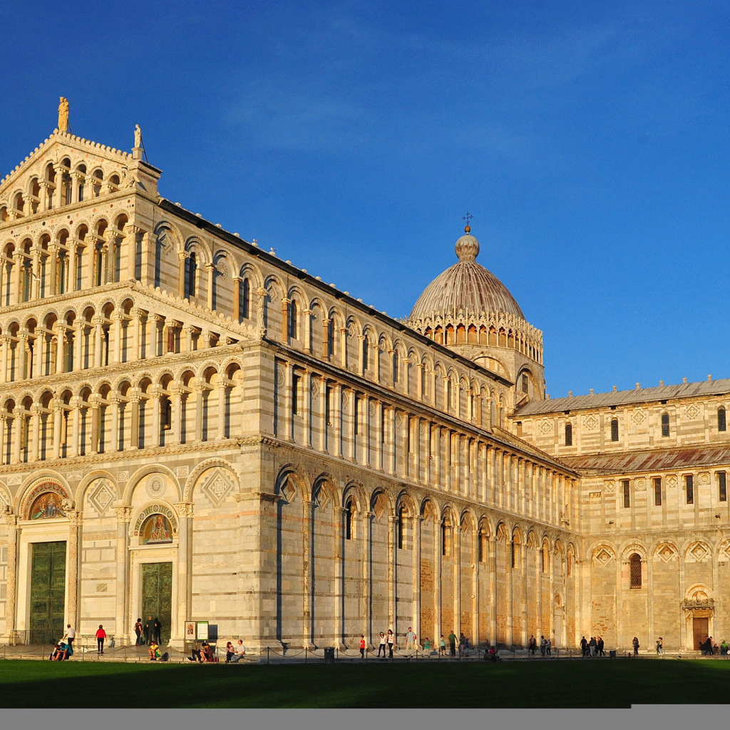 Храм у Пизанской башни, Пиза. Италия
