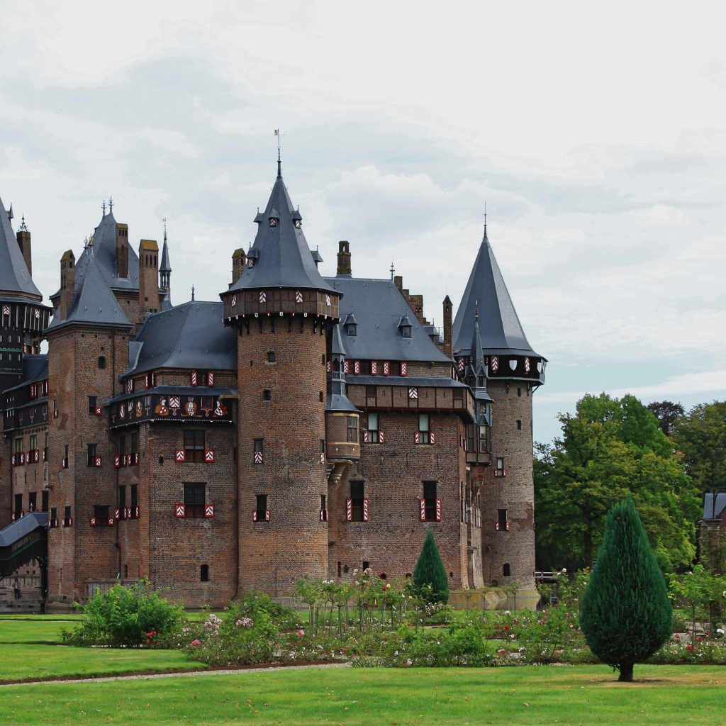 Вид на старинный замок Де-Хаар, Нидерланды