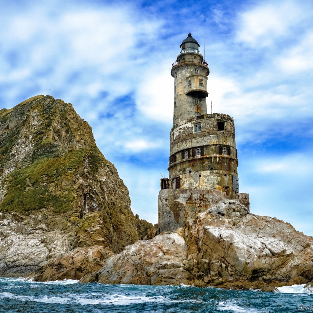 Заброшенный маяк на мысе Анива остров Сахалин, Россия 