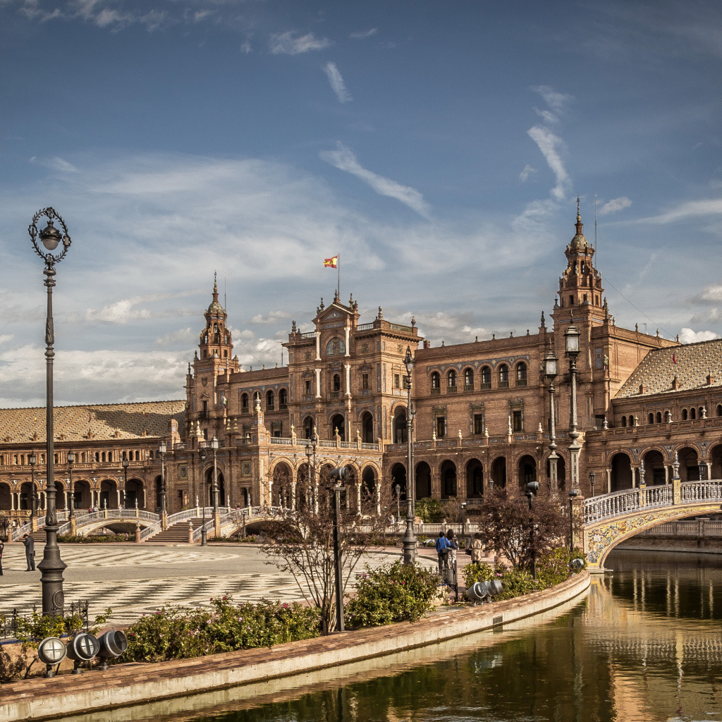 Дворец на центральной площади в городе Севилья,  Испания