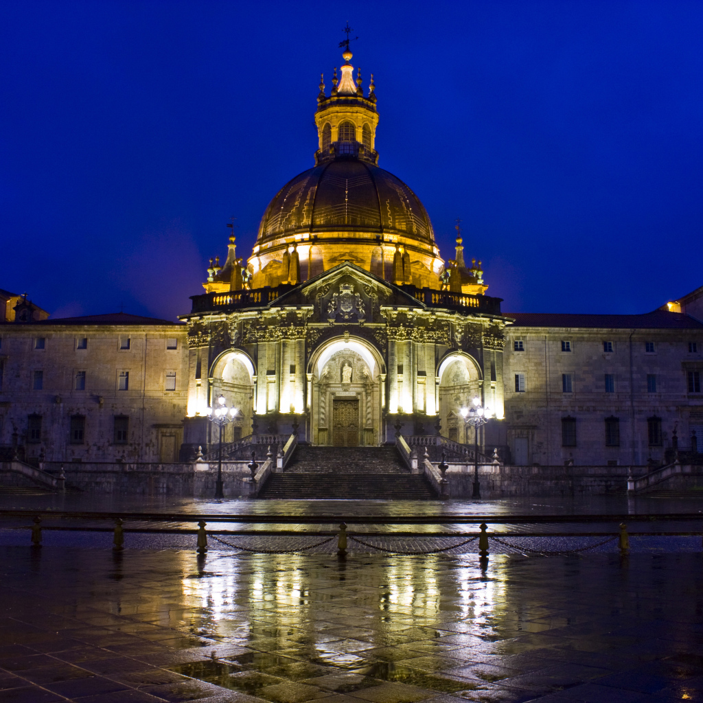 Святилище Святого Игнатия Лойолы вечером после дождя, Испания