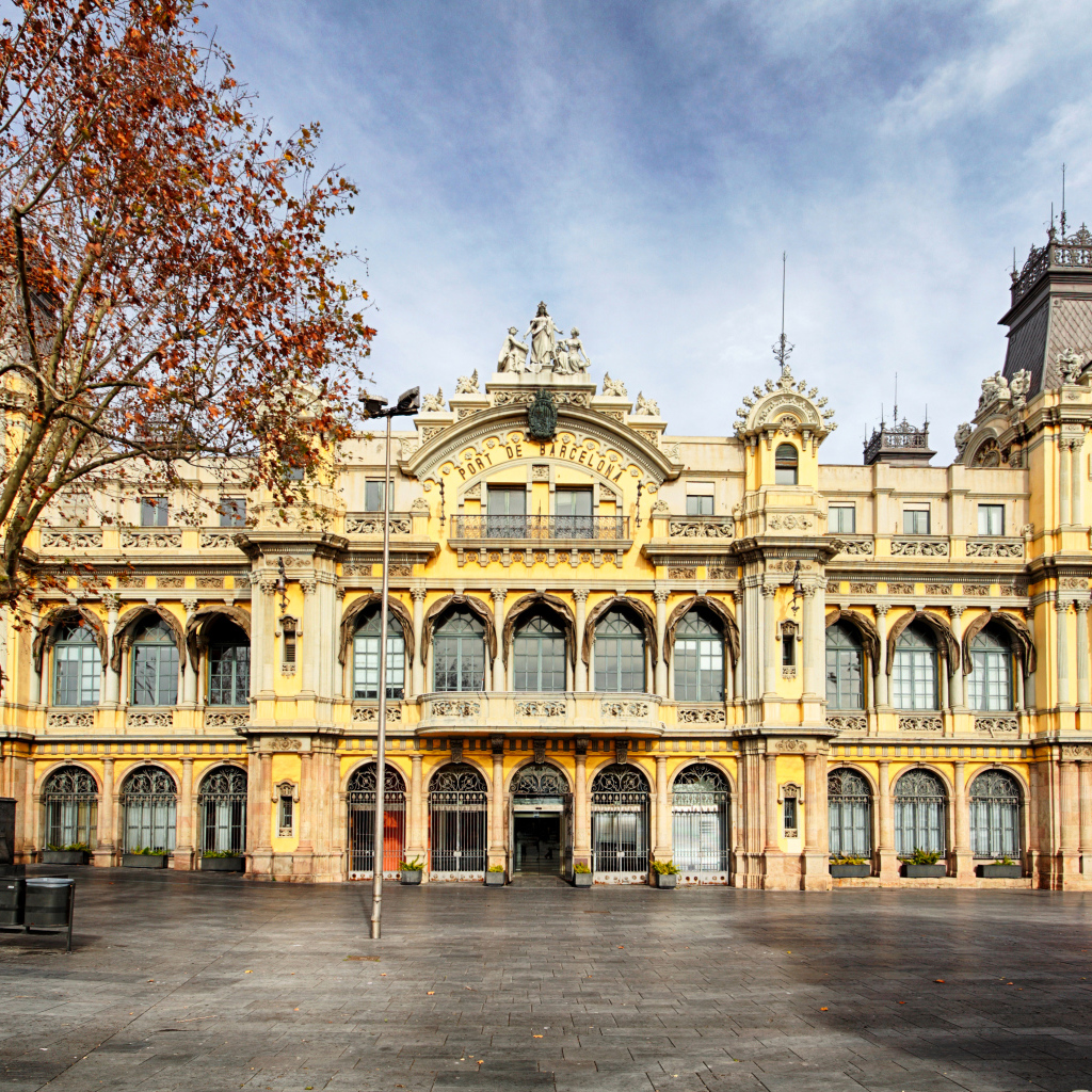 Здание морского порта, Барселона. Испания 