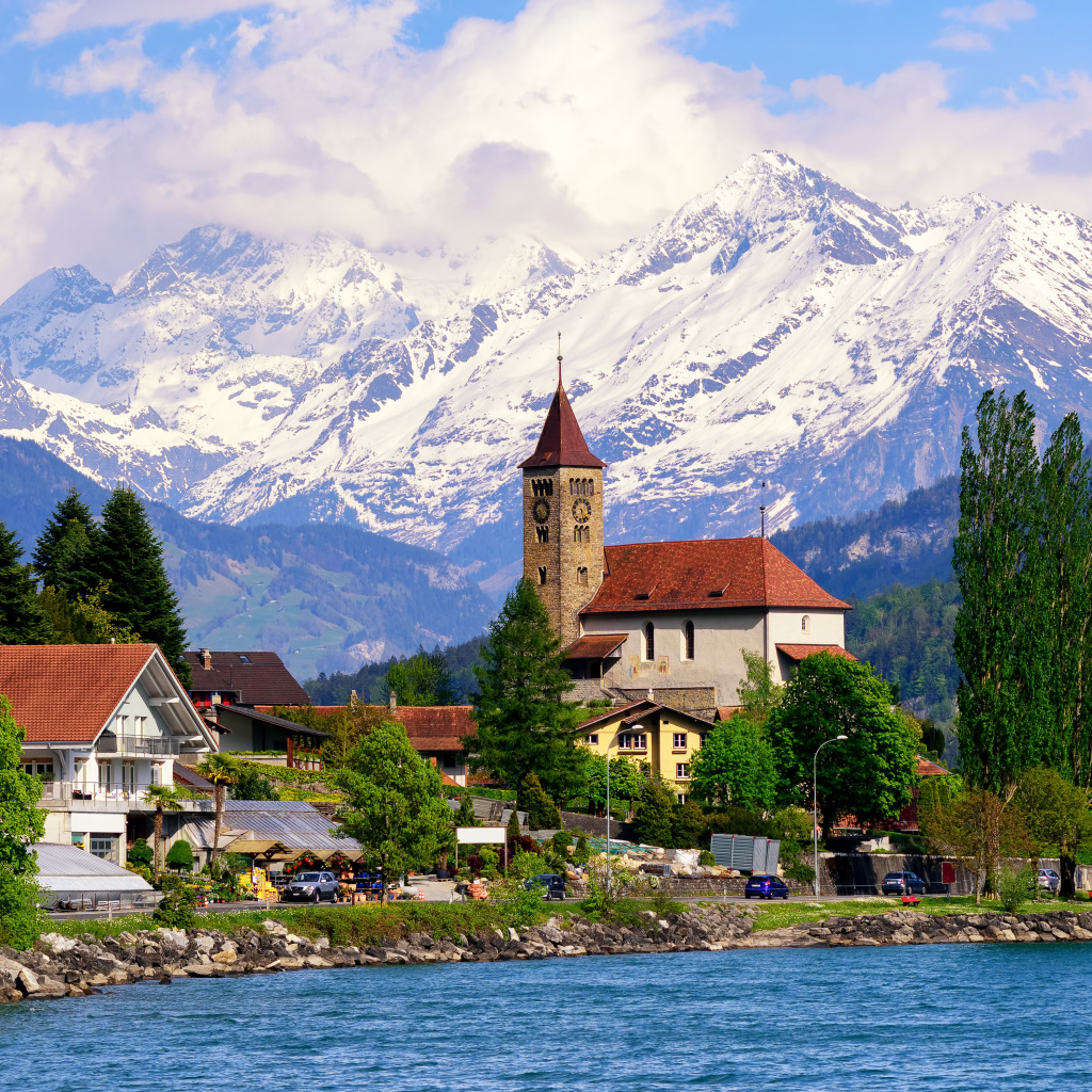 Красивые дома в Швейцарии у озера 