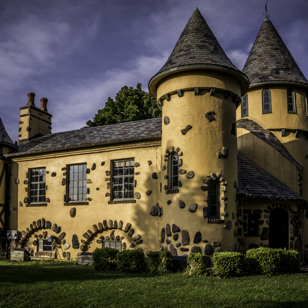 Здание музея Curwood Castle, Мичиган. США