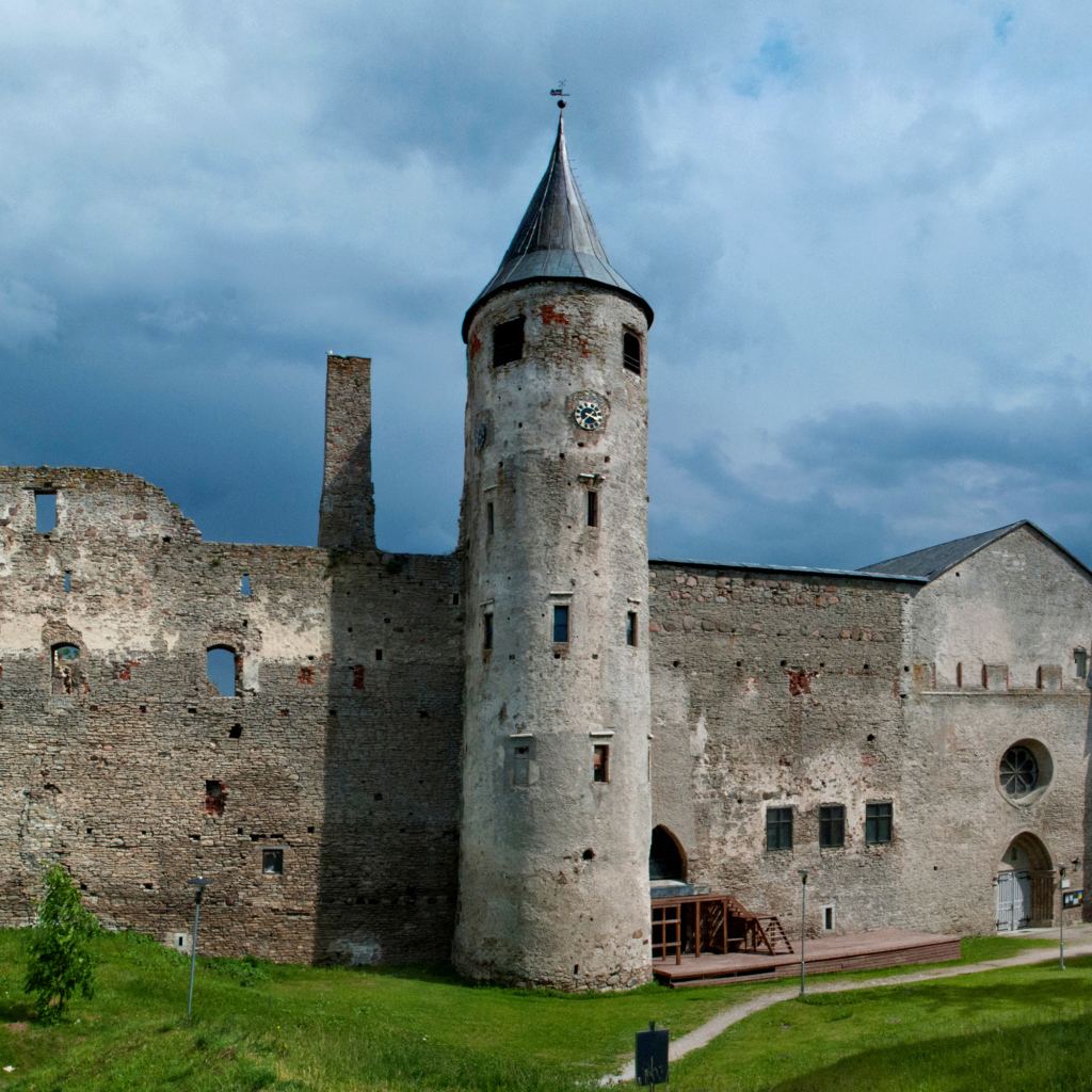Руины старинного  Гапсальского замка, Эстония