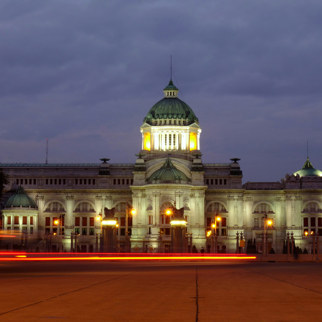 Здание Тронного зала Ананда-Самакхом, Тайланд 