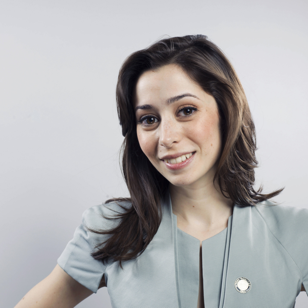 Актриса Кристин Милиоти фото на белом фоне