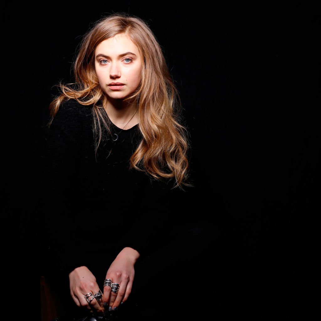 Актриса Имоджен Путс,  фото на черном фоне 