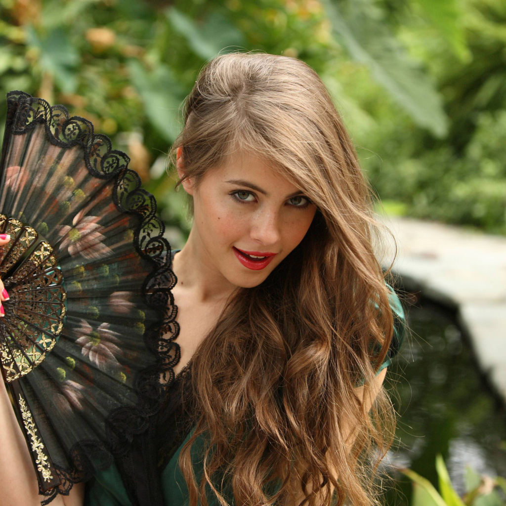 Актриса Уилла Холланд с веером 