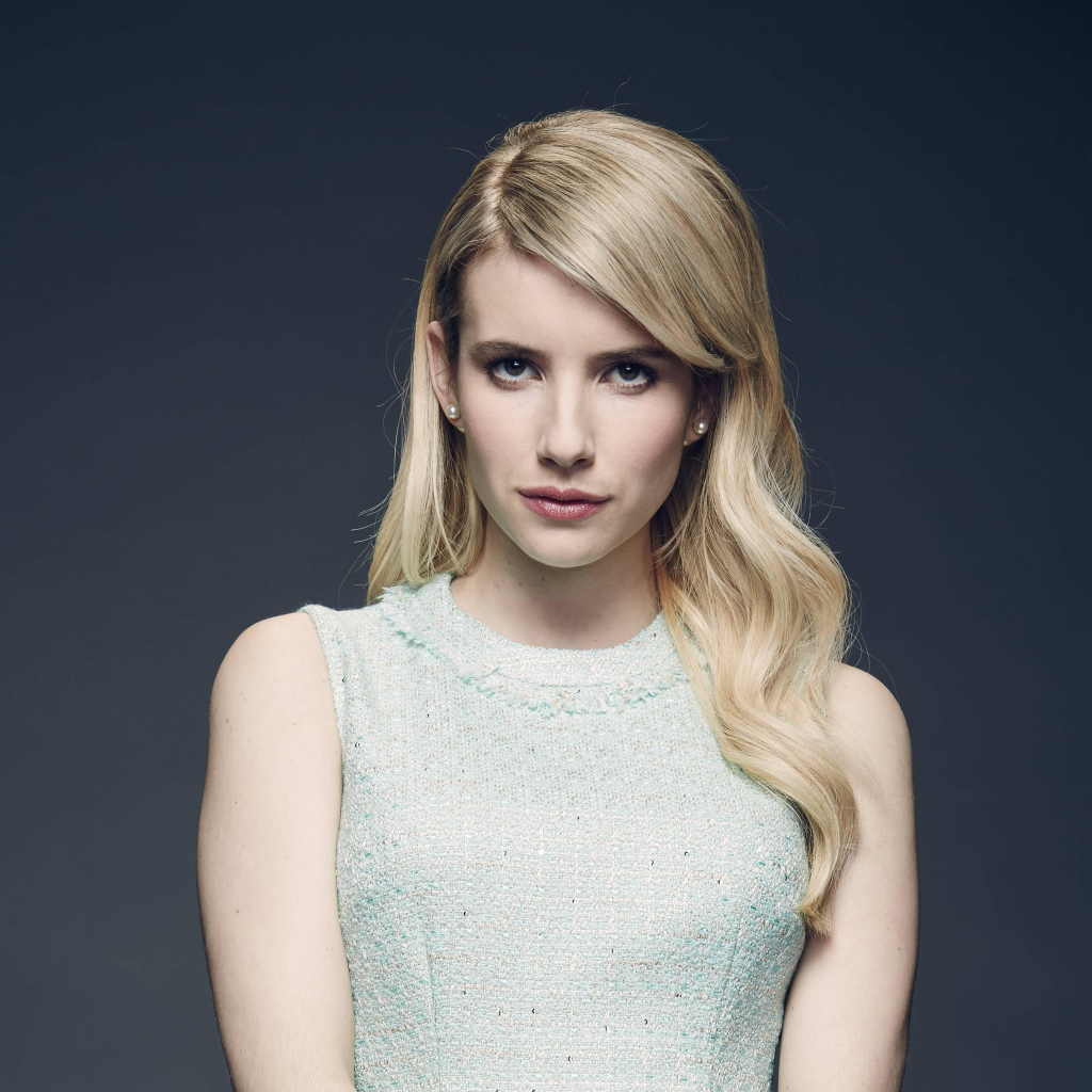 Актриса блондинка Эмма Робертс 