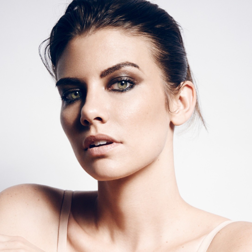 Актриса брюнетка Лорен Коэн 