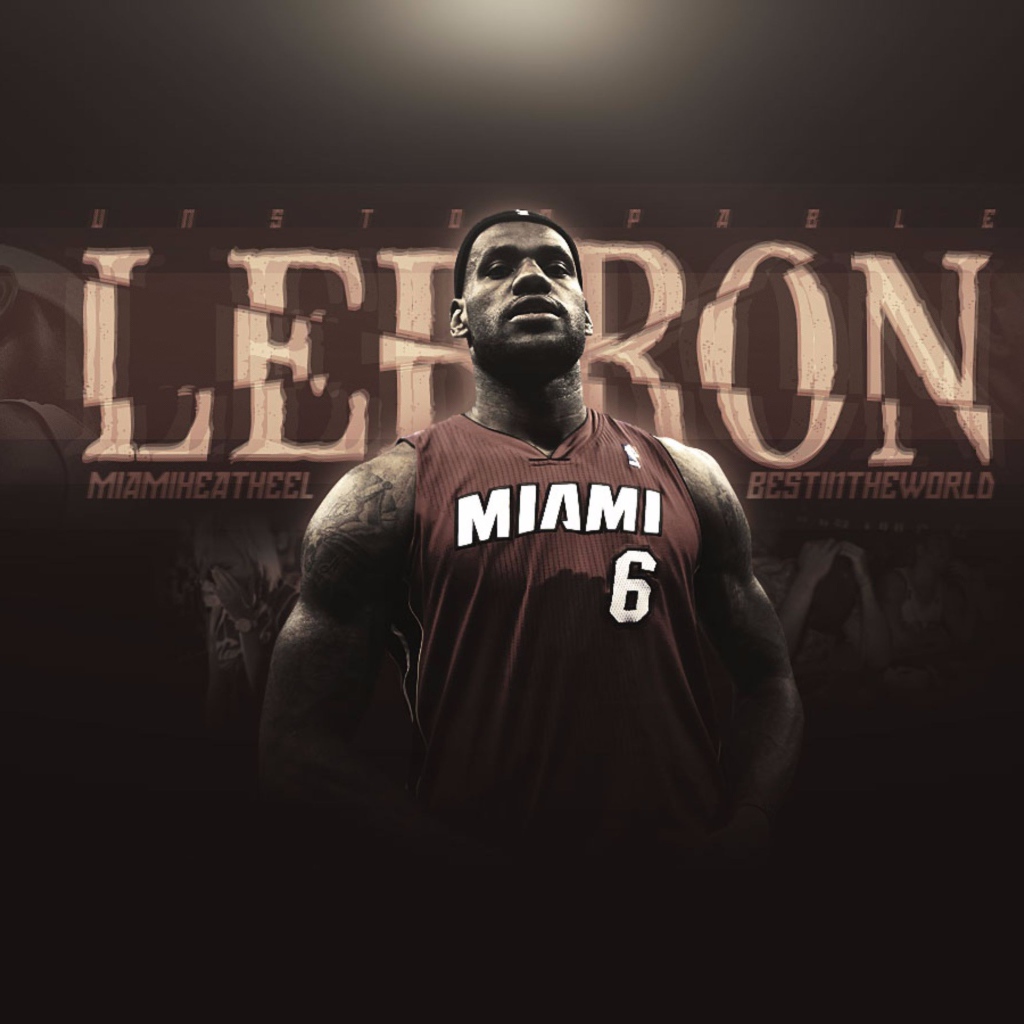 Баскетболист Леброн Джеймс в футболке Майами Хит 