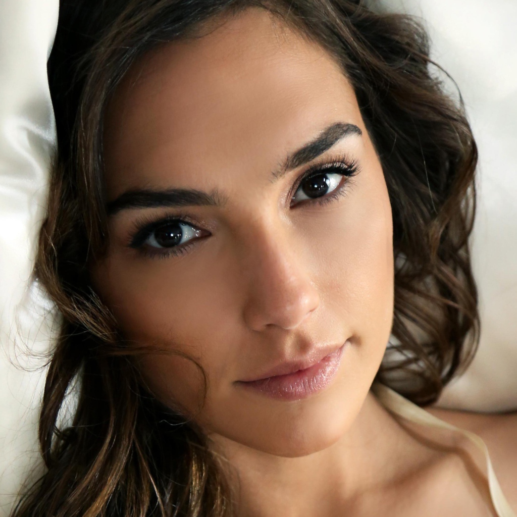 Красивая актриса Галь Гадот 