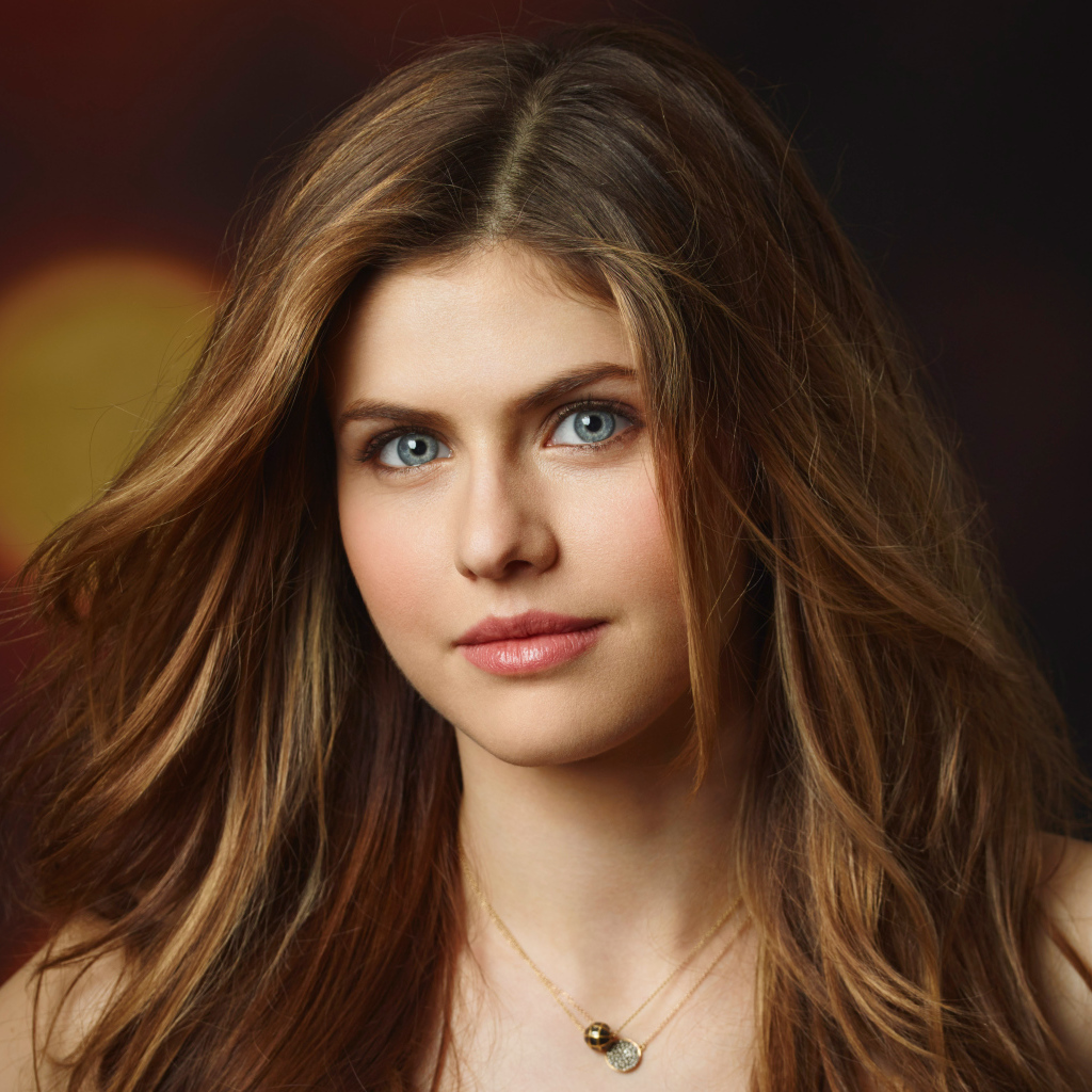Голубоглазая брюнетка актриса Александра Даддарио 