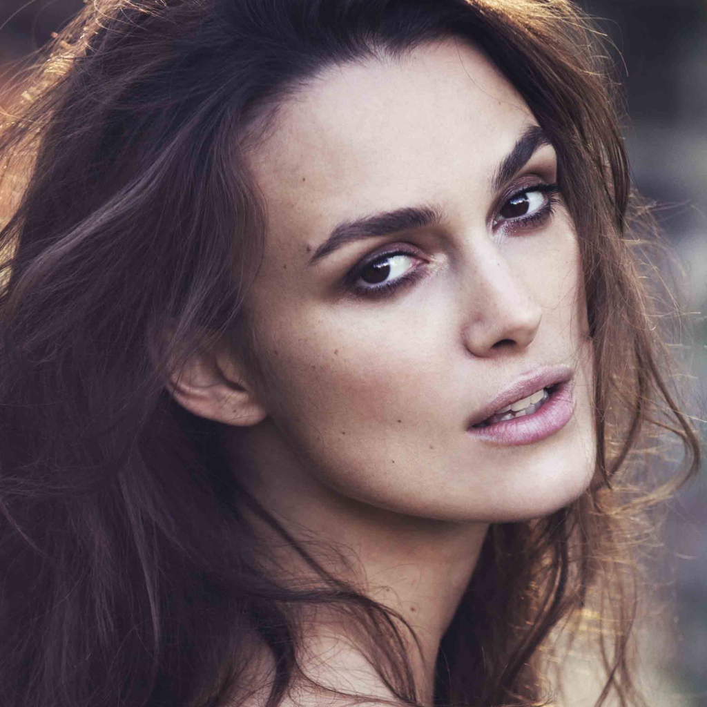 Кареглазая брюнетка актриса Кира Найтли