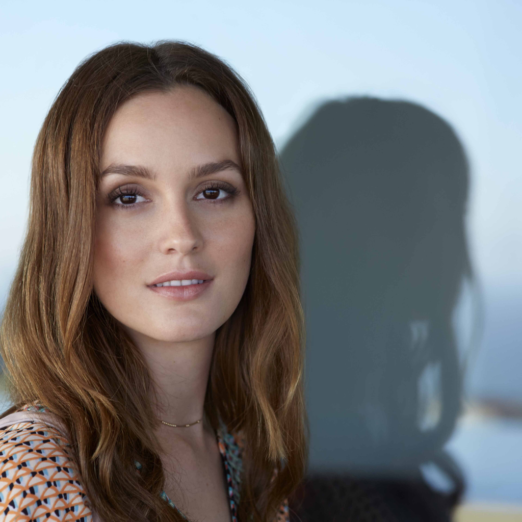 Брюнетка актриса Лейтон Мистер 