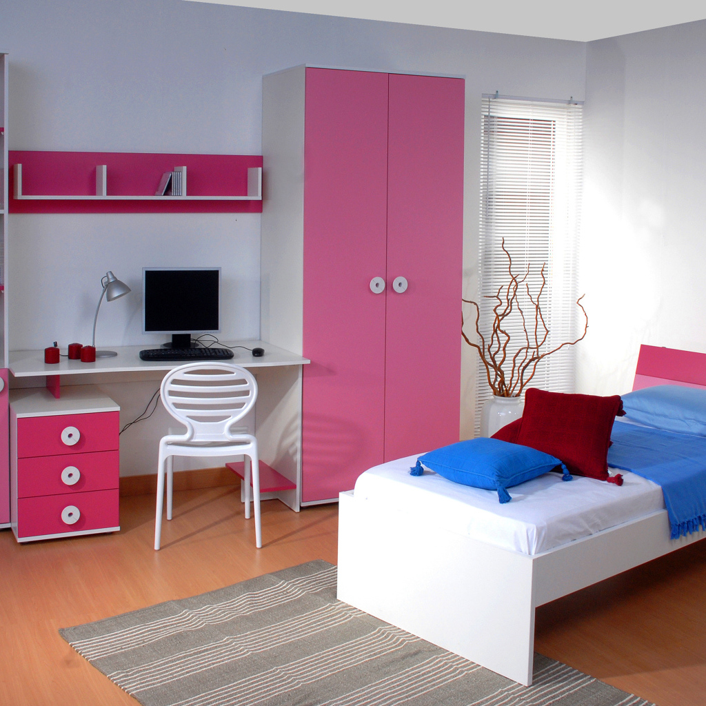 Детская спальная комната в нежном розовом цвете