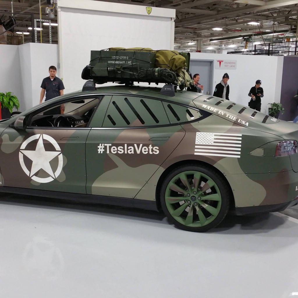 Электромобиль  Tesla Model S Military 