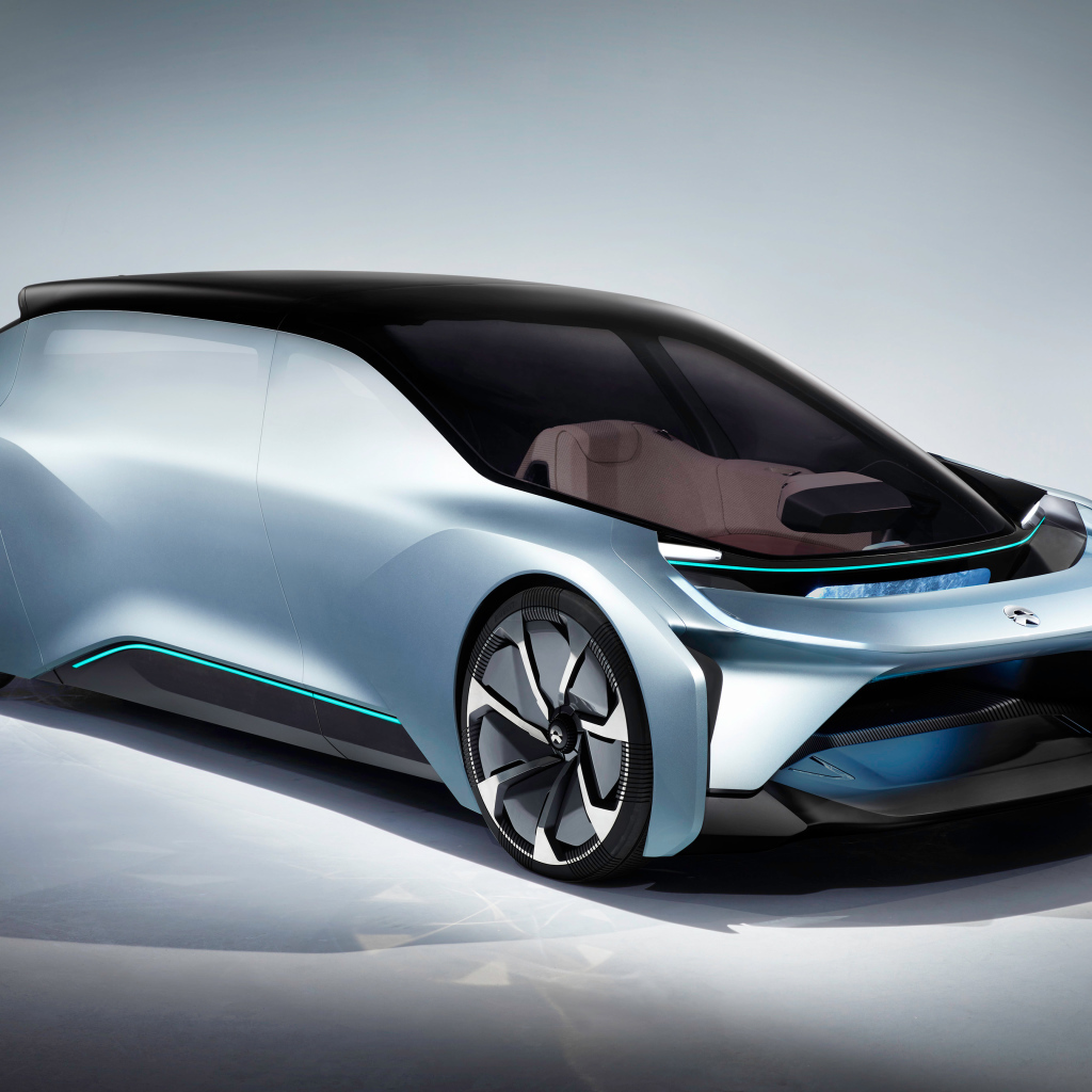 Электромобиль  Nio Eve на сером фоне 