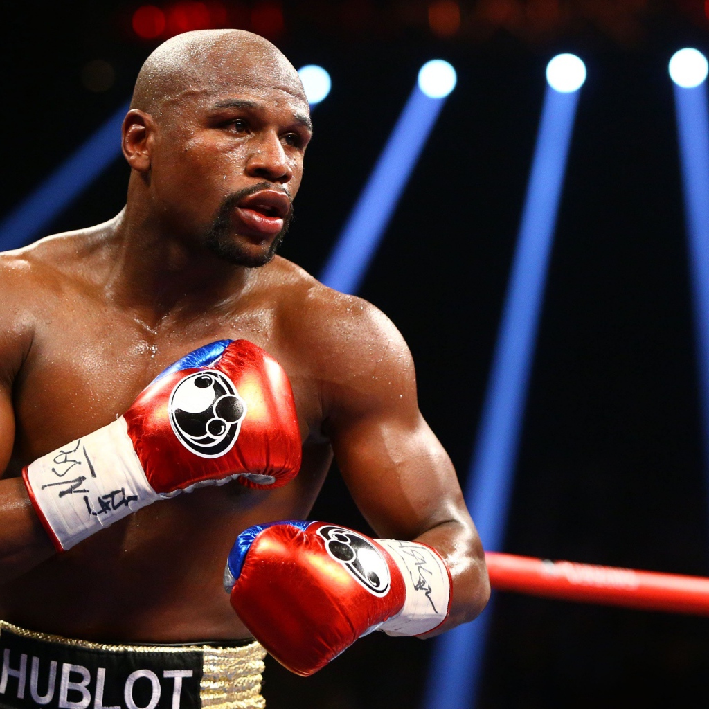 Известный боксер Флойд Мейвезер на ринге