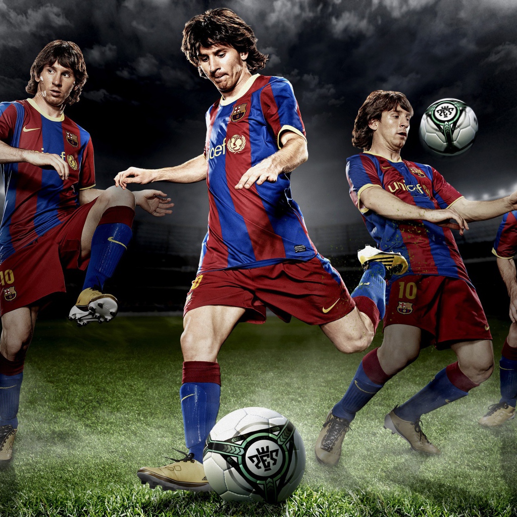 Лионель Месси играет с мячом 