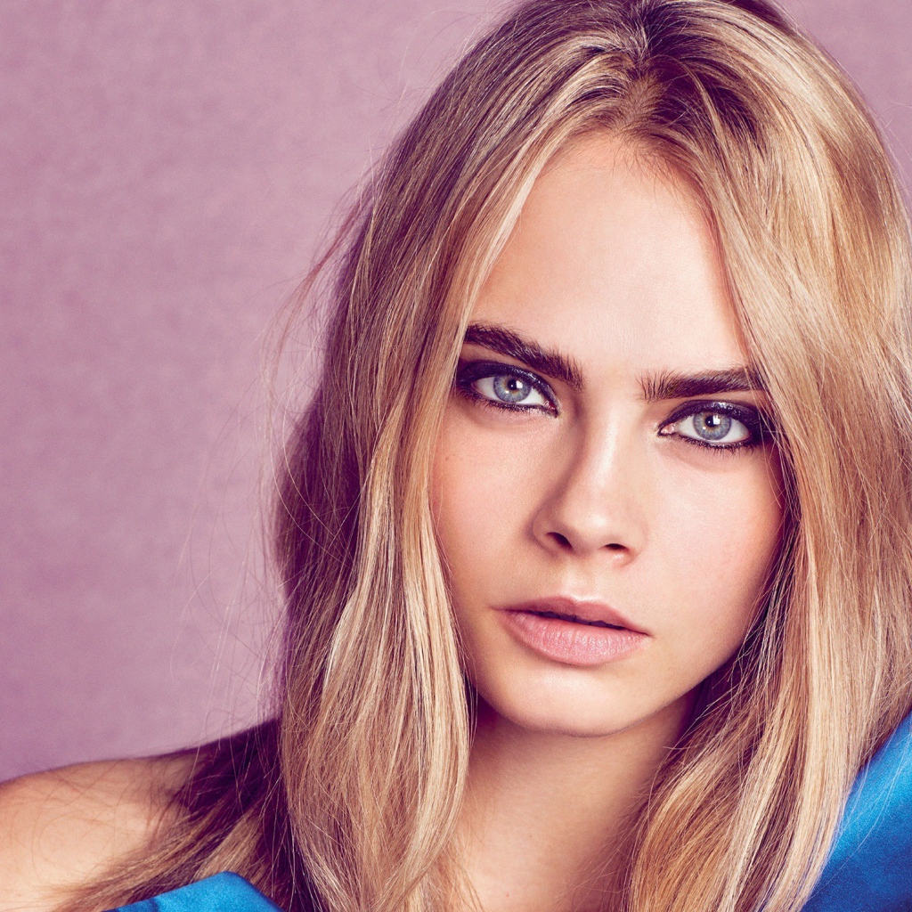 Популярная молодая актриса Кара Делевинь 