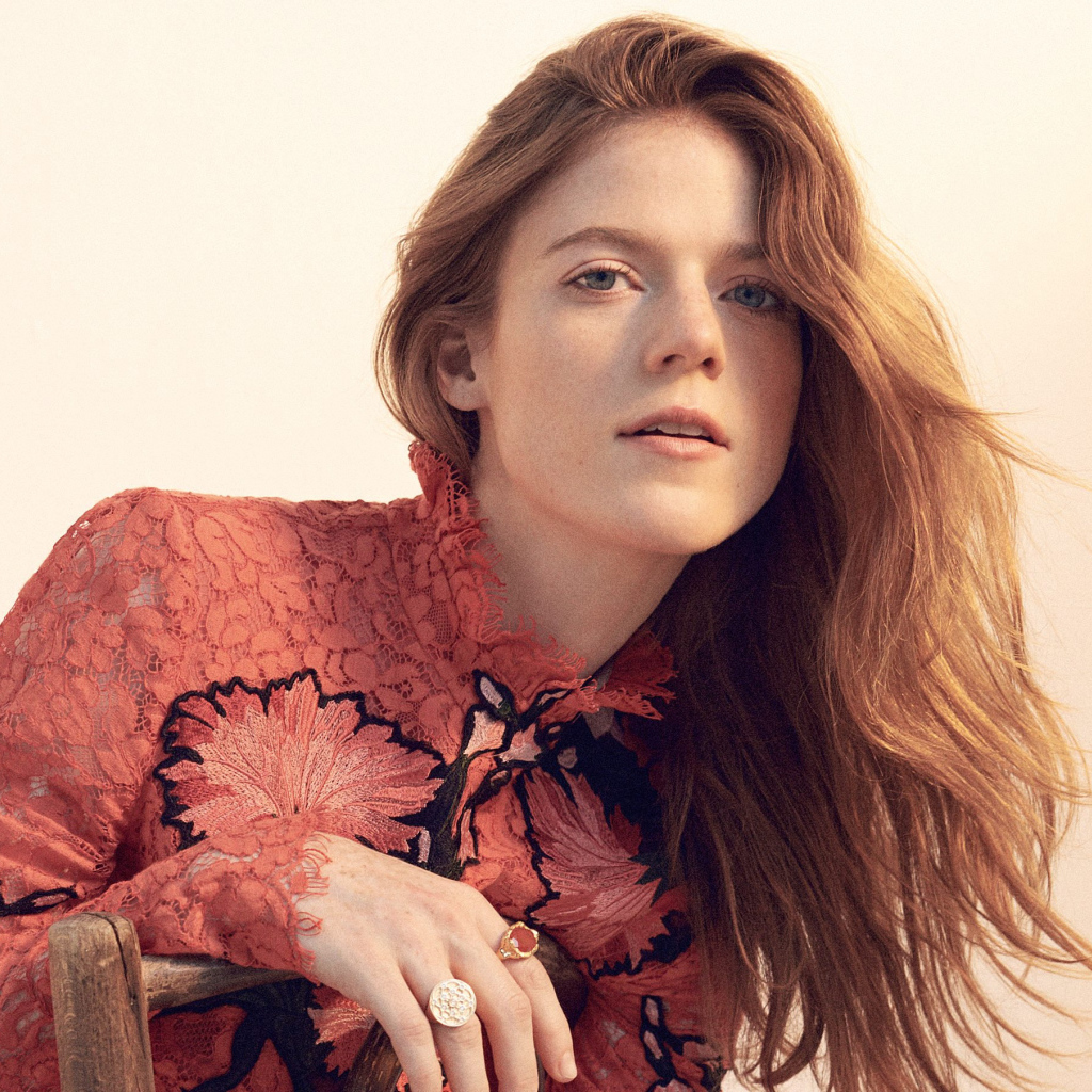 Рыжеволосая девушка актриса Роуз Лесли 