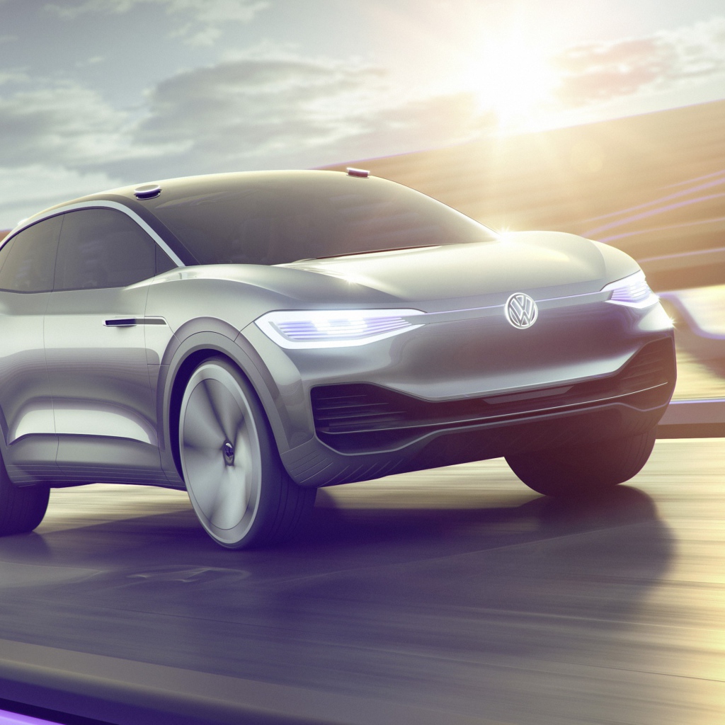 Серебристый электромобиль Volkswagen I.D. CROZZ l