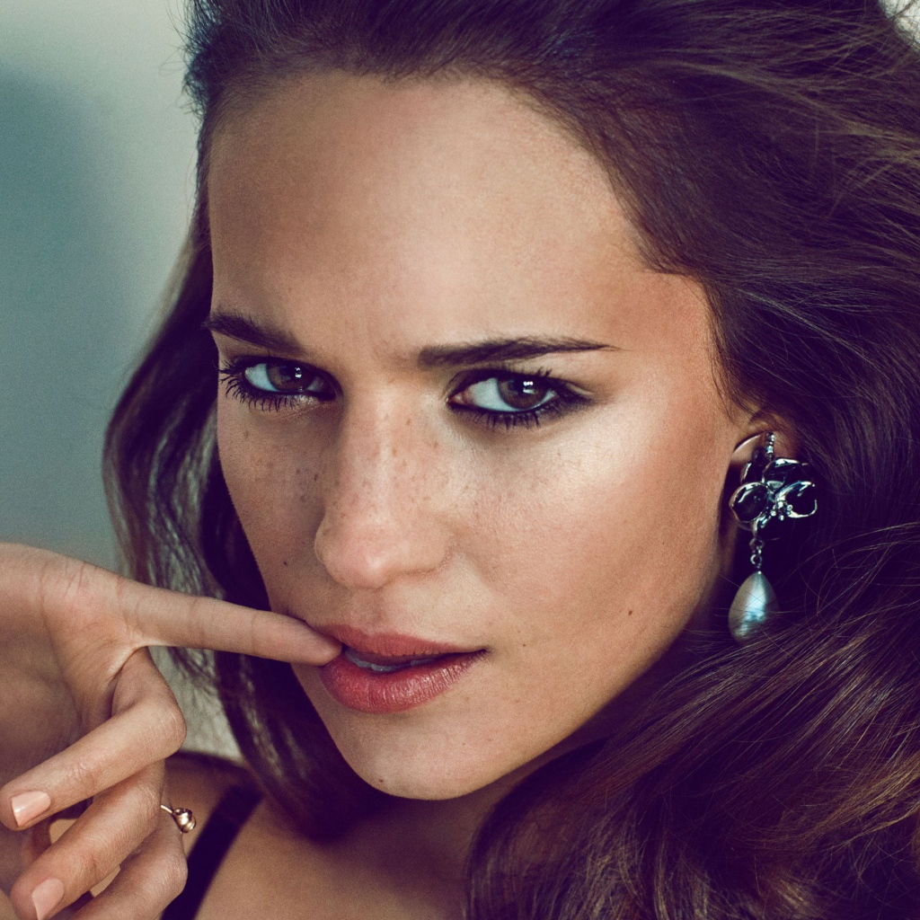 Эффектная молодая актриса Алисия Викандер