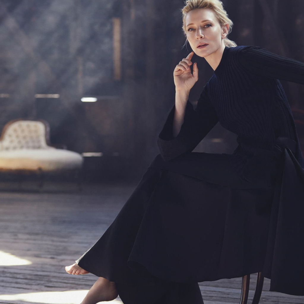 Стильная актриса  Кейт Бланшетт в красивом черном платье