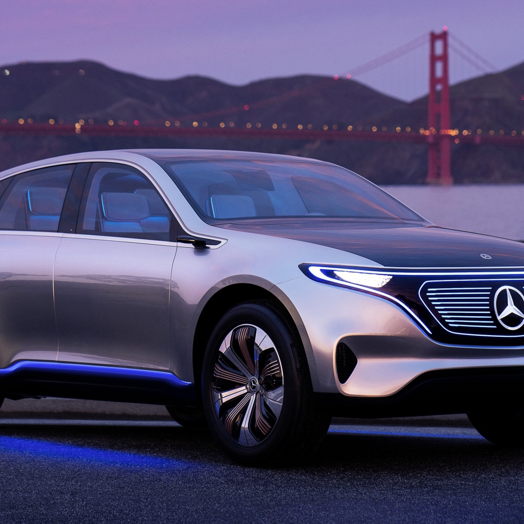 Стильный серебристый электромобиль  Mercedes Generation EQ