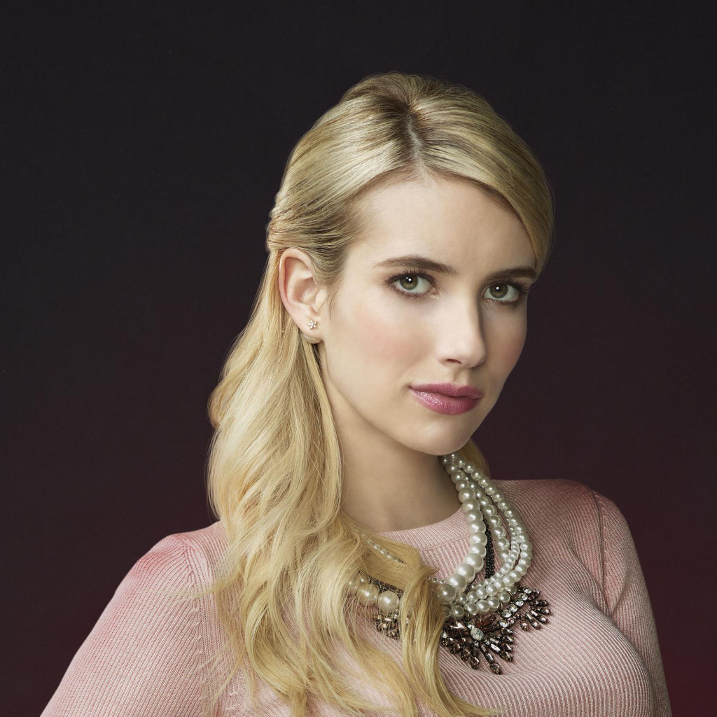 Стильная молодая актриса Эмма Робертс 