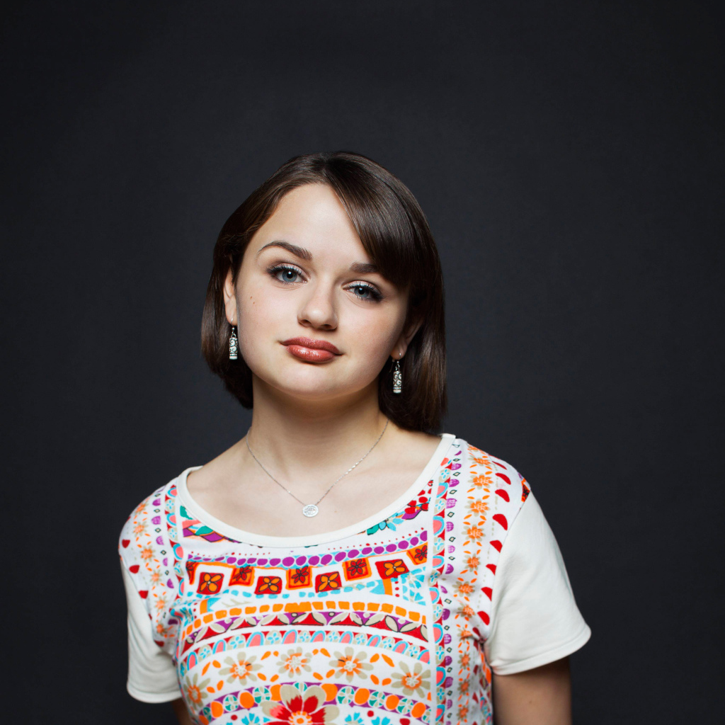 Милая молодая актриса Джои Кинг