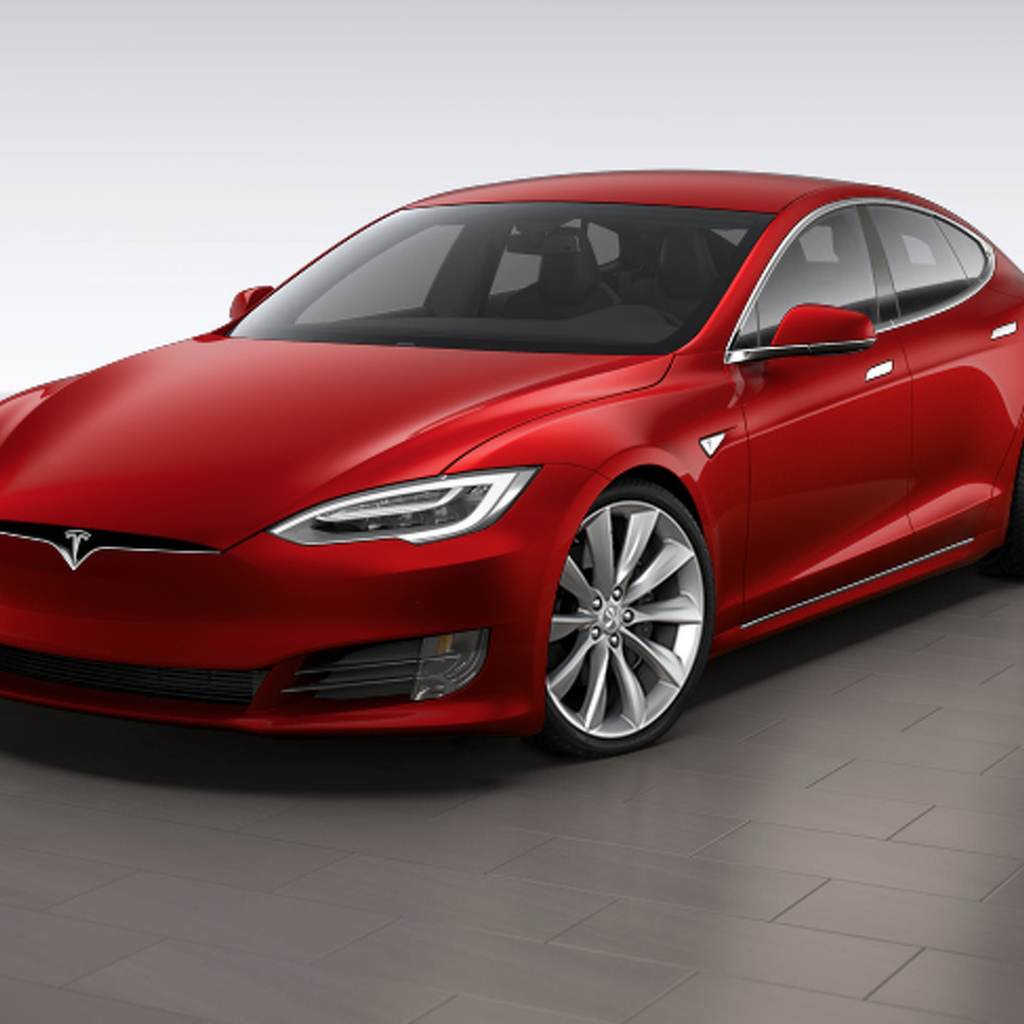 Электрокар Tesla Model S 2016 года