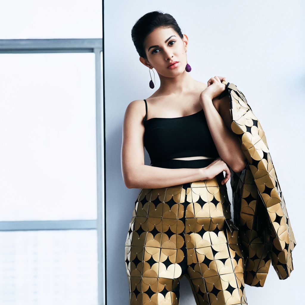 Актриса болливуда Эмира Дастур в красивом костюме