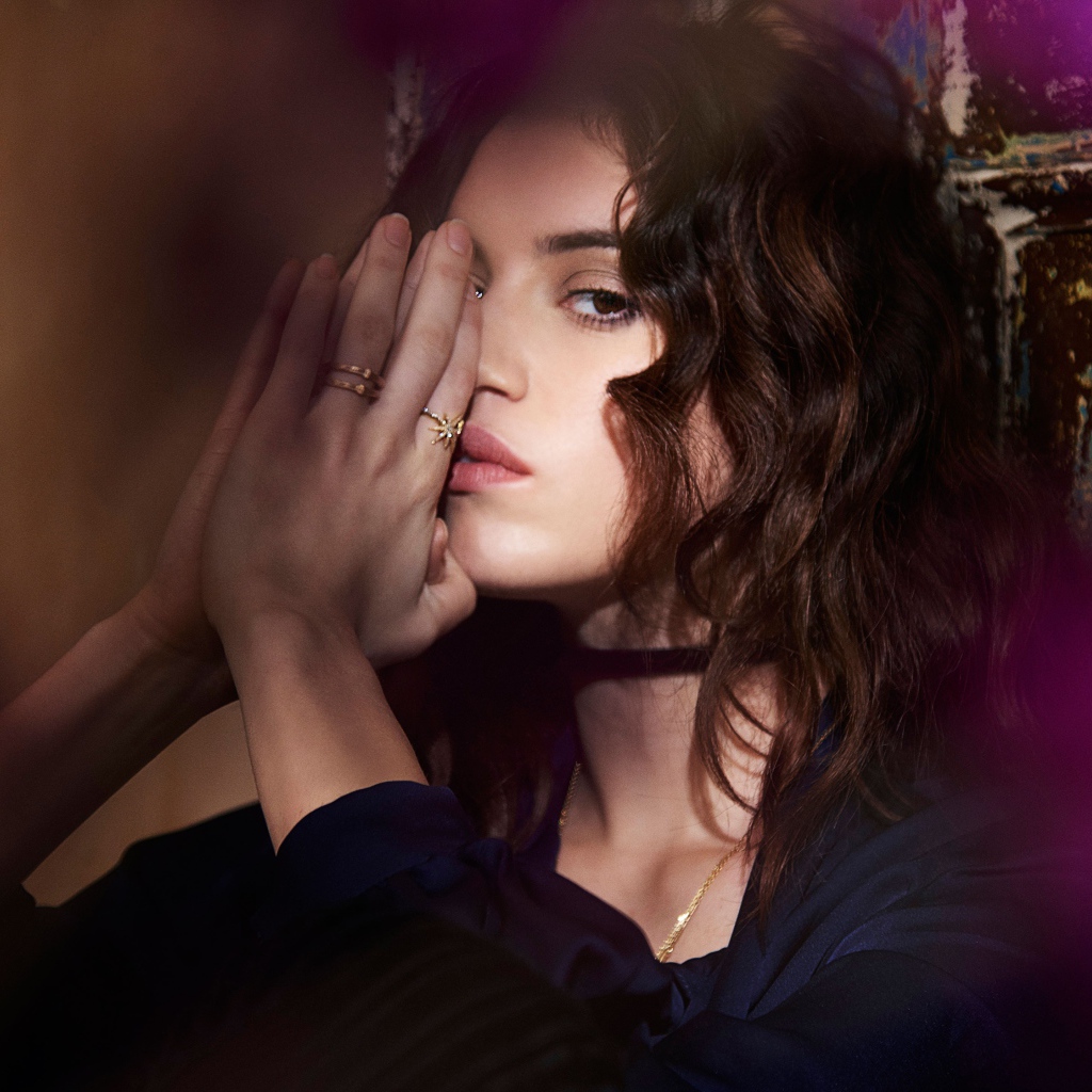 Молодая актриса  Гала Гордон с выразительным взглядом