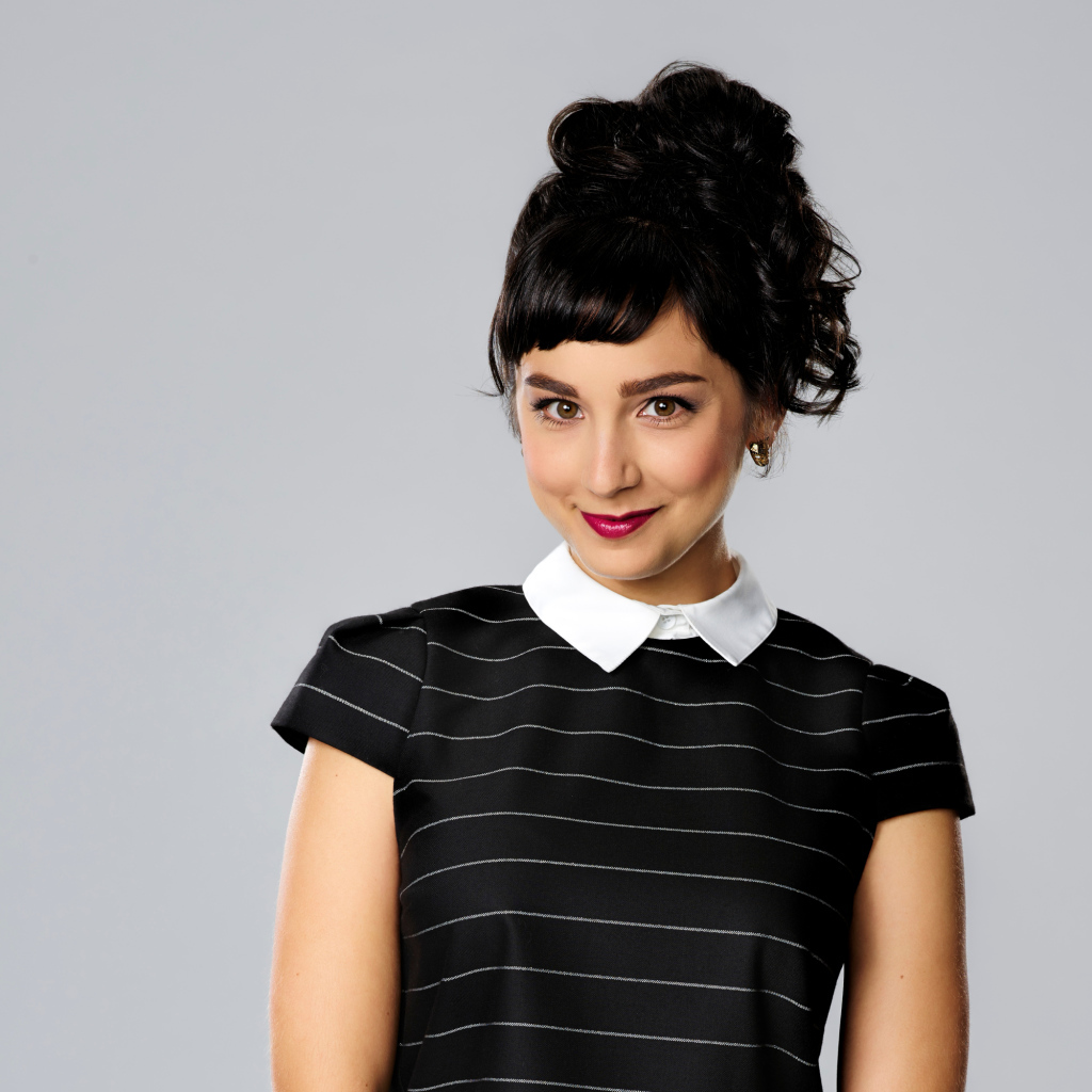 Молодая актриса брюнетка Молли Эфраим 