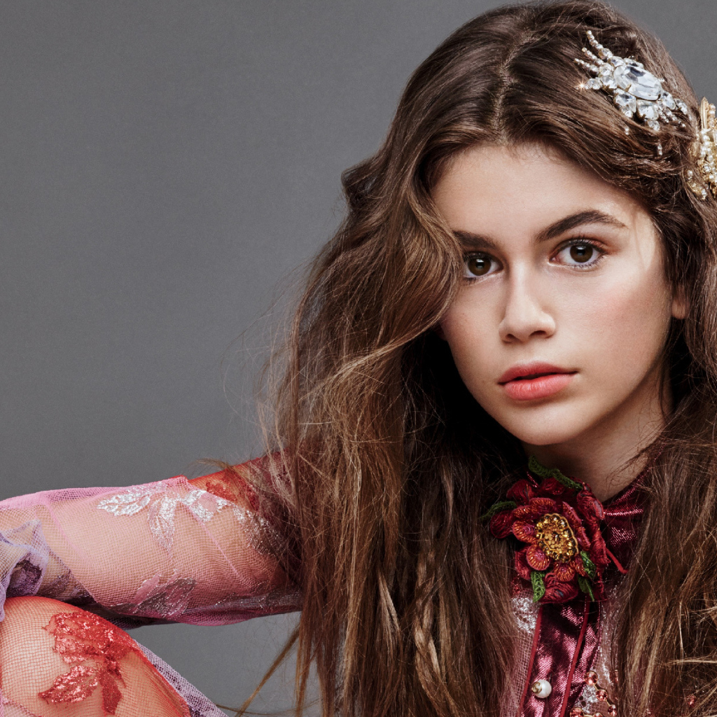 Молодая кареглазая актриса Кайя Гербер 