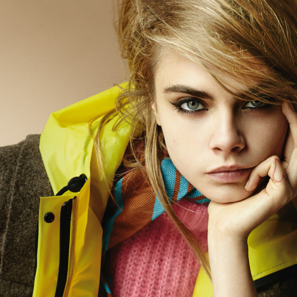 Молодая девушка актриса Кара Делевинь 