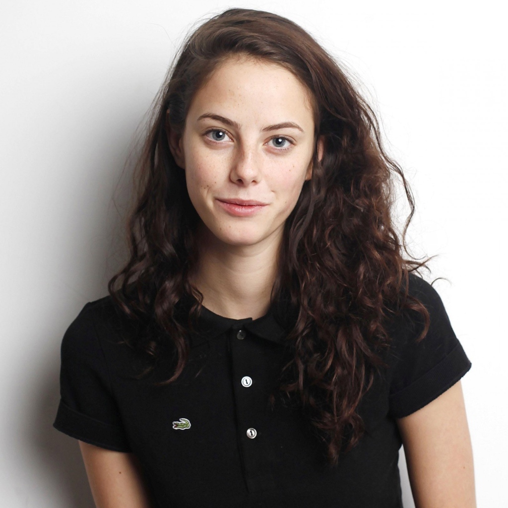 Молодая девушка актриса Кая Скоделарио