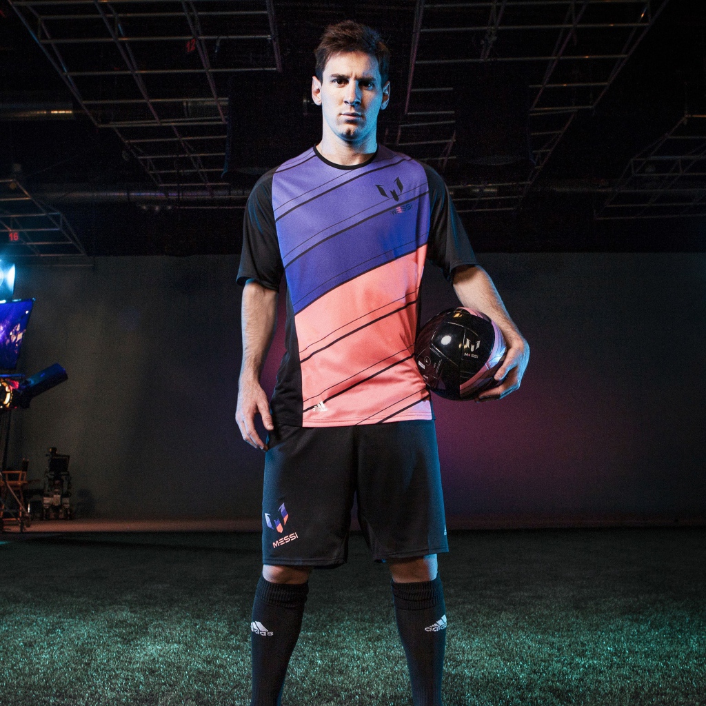 Футболист Лионель Месси в  фотостудии