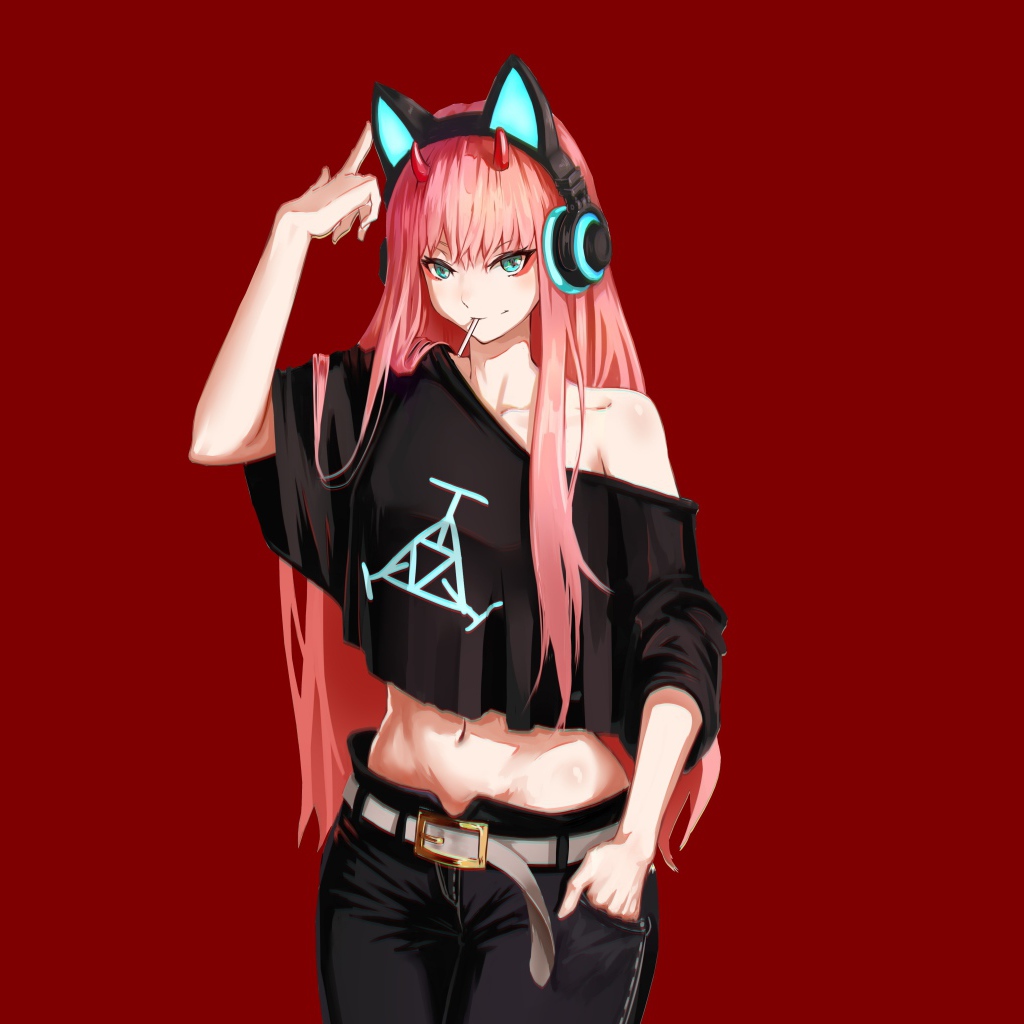 Девушка с розовыми волосами в наушниках аниме Zero Two