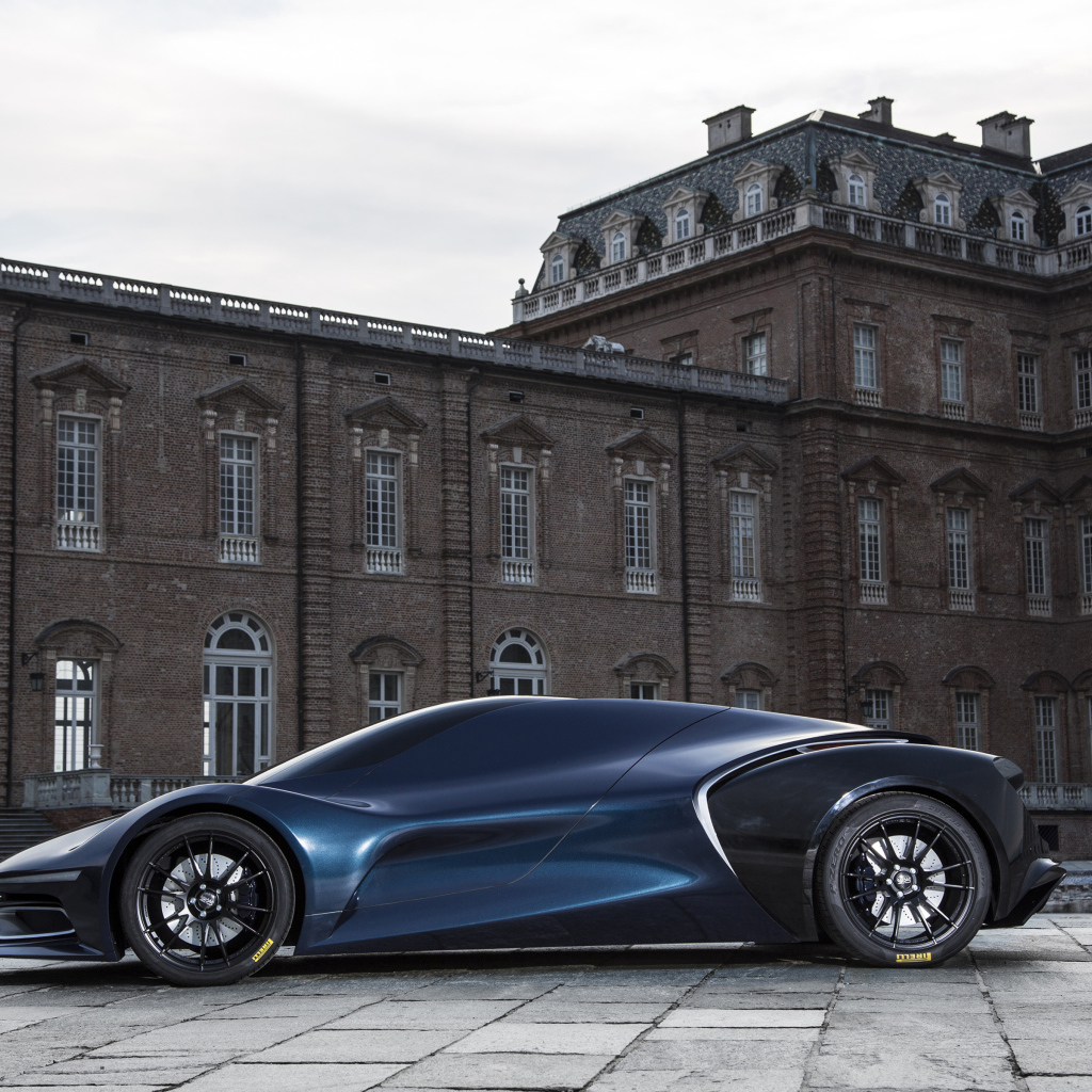 Черный спортивный автомобиль IED Syrma, вид сбоку