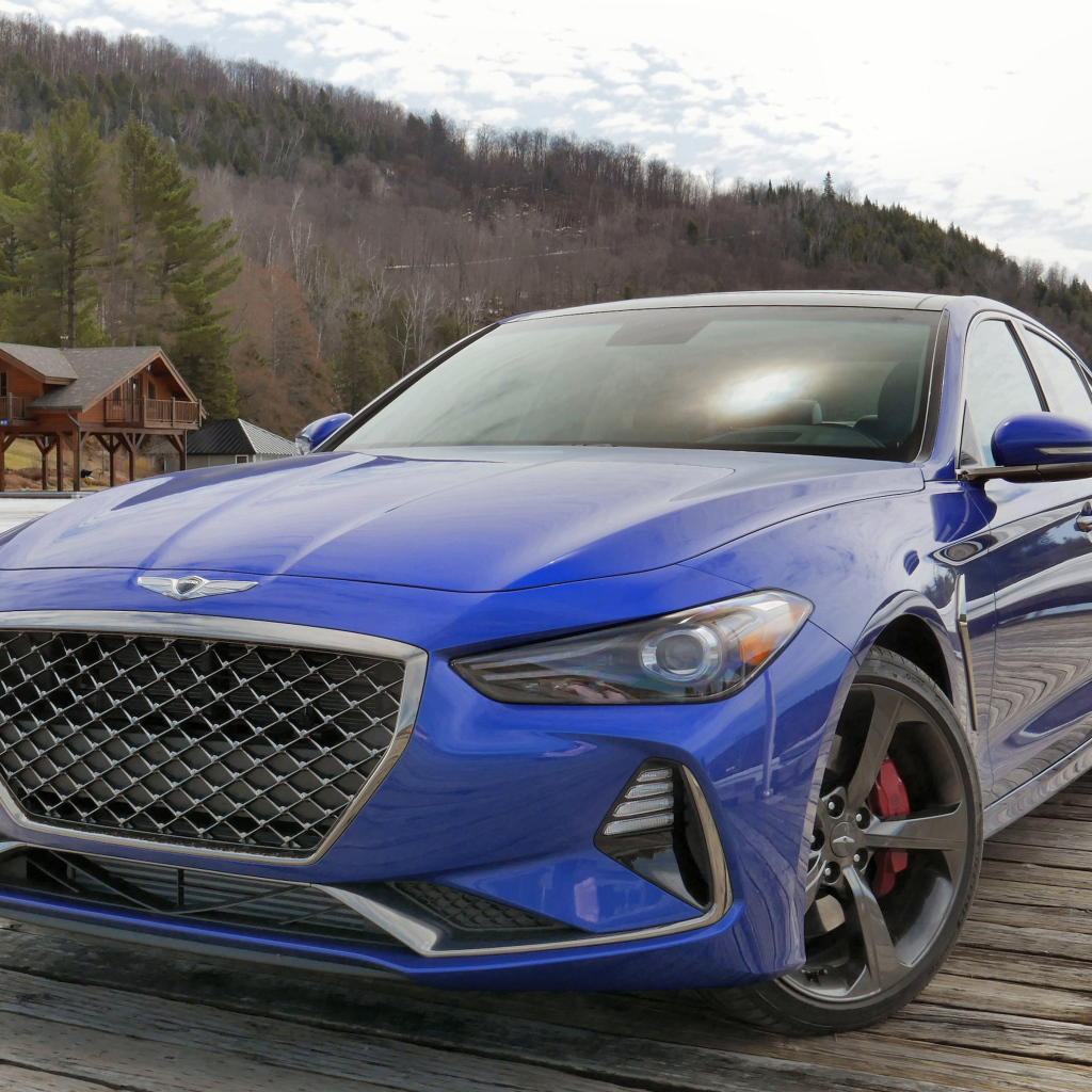 Синий автомобиль Genesis G70, 2019