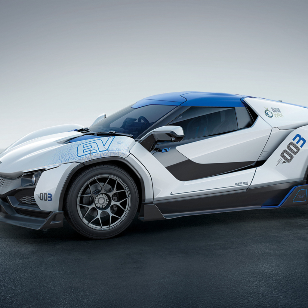 Автомобиль TaMo Racemo, 2018 на сером фоне