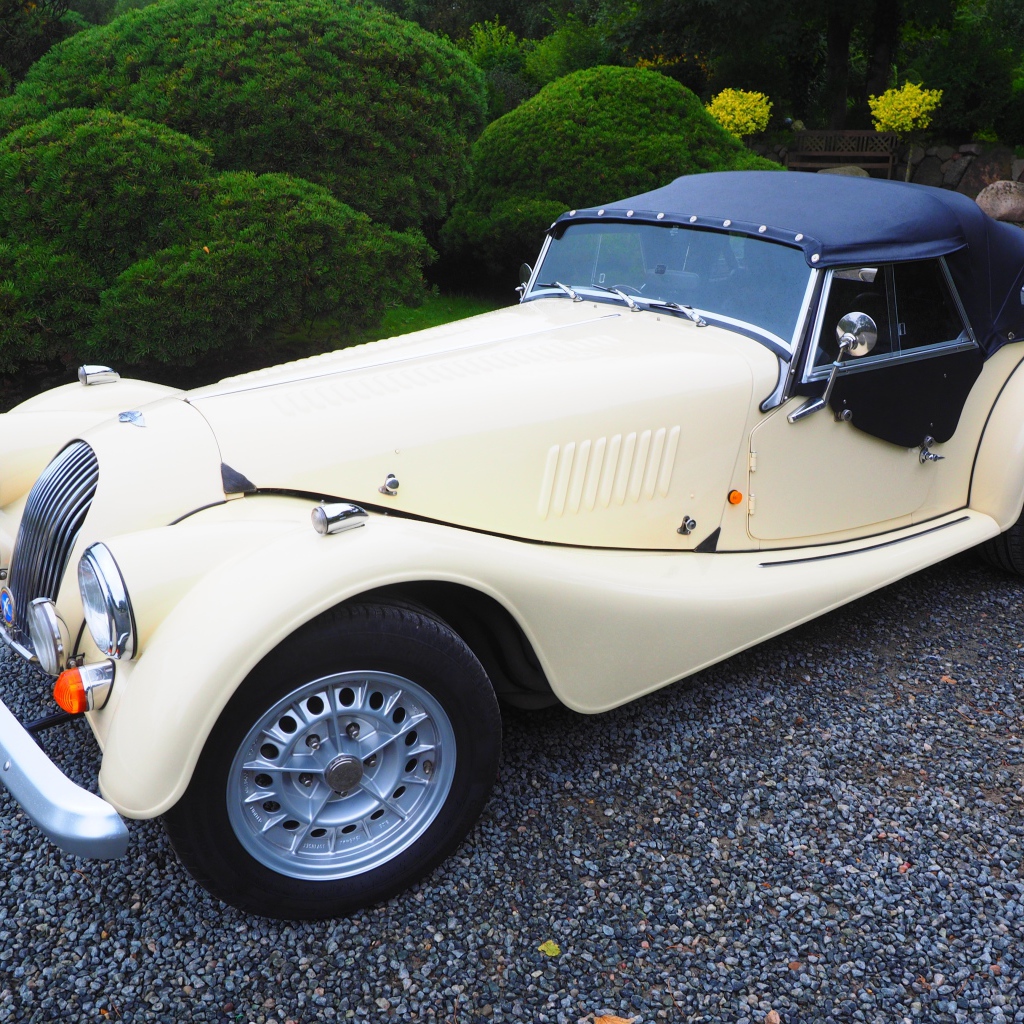 Спортивный ретро автомобиль Morgan Plus 8