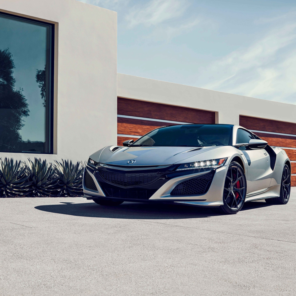 Серебристый спортивный автомобиль Acura NSX, 2019