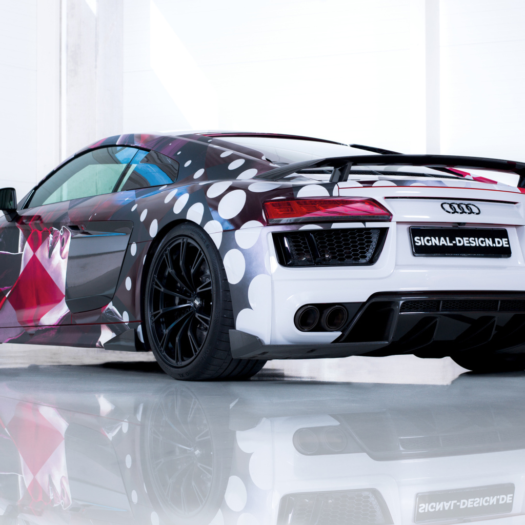 Автомобиль Audi R8, 2018 года вид сзади