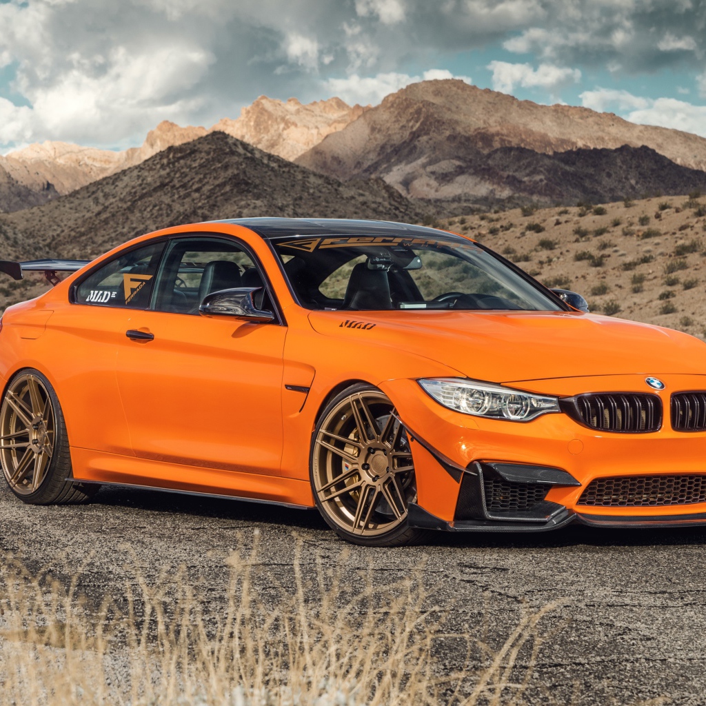 Новый автомобиль Ferrada Sema Orange BMW M4 на фоне гор